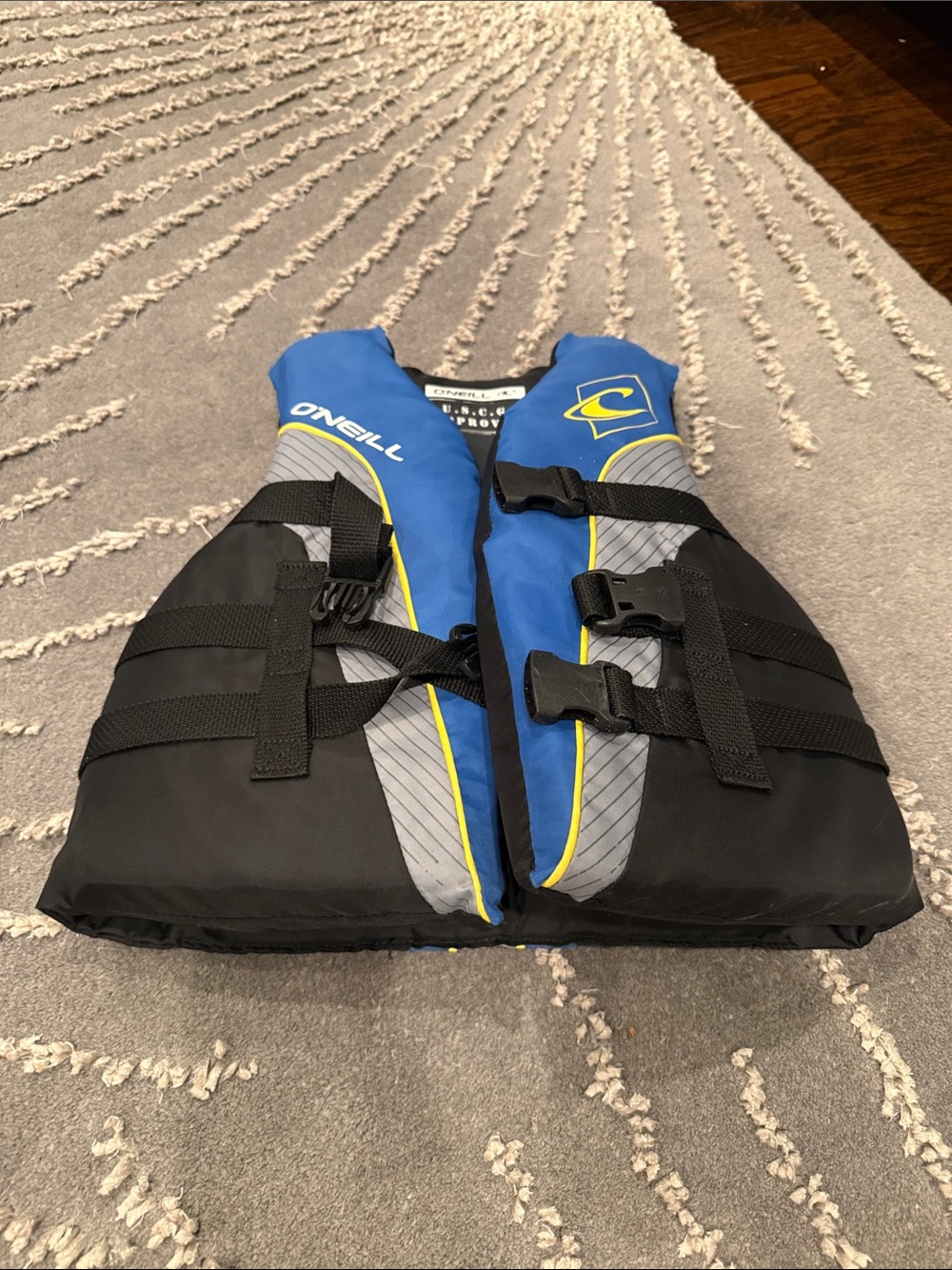 YOUTH LIFE VEST. WEIGHT 50-90 LBS. GREAT CONDITION. O’Neill. U.s.c.g. Approved